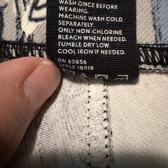 Floral Print Capris by HUE - Picture 3 of 4